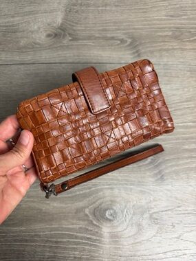 Vilenca Holland Woven Leather Wristlet Wallet